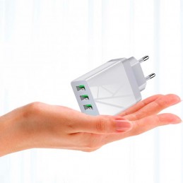 Cargador de carga rápida triple USB y pantalla LED cargador usb multiple qualcomm para móvil