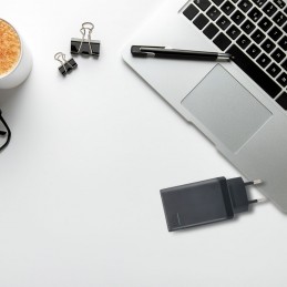 cargador usb tipo c pd con carga rápida 65w para móvil tablet pc portatil con luz led triple entrada