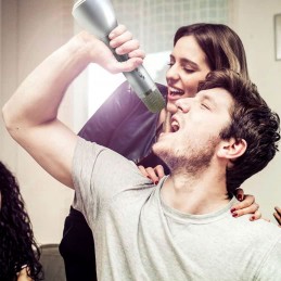 micrófono inalámbrico Bluetooth para karaoke conexión con el móvil cantar en grupo fiestas.