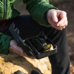 kit de supervivencia para senderismo camping montañismo acampada con cuchillo brujula linterna y manta térmica